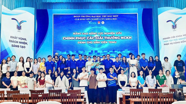 Chi đoàn khối Chuyên viên, Giảng viên phối hợp cùng CLB SV Khởi nghiệp tổ chức Tọa đàm “Nâng cao năng lực chinh phục các giải thưởng nghiên cứu khoa học” năm học 2025 – 2026